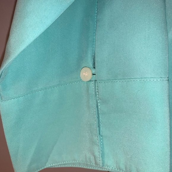 Liz Claiborne Button Down Shirt. - Picture 5 of 7